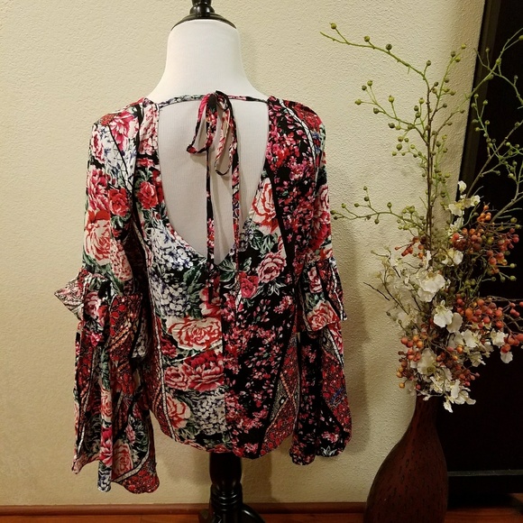 🛍JAASE Vneck Long Bell Sleeves XS - Picture 5 of 7